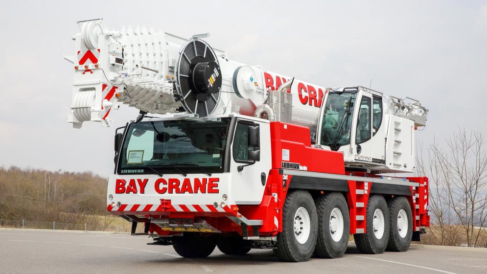 LTM 1100 all terrain crane with a hydraulic expandable